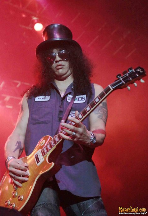 Slash katakan sudah tak ada tensi antara dia dan Axl ©kapanlagi