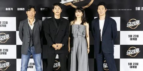 Foto Dari Preskon Space Sweepers Film Pertama Song Joong Ki Setelah Cerai Kapanlagi Com