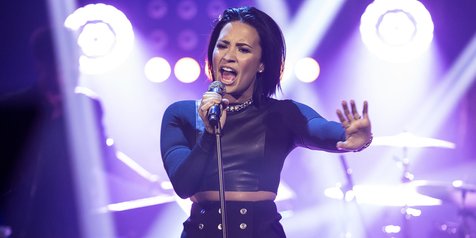 Lirik lagu stone cold demi lovato