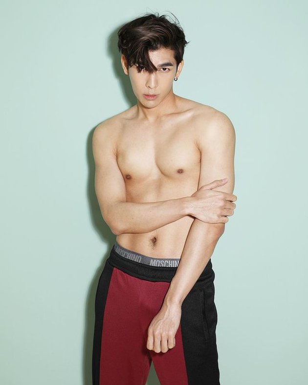 10 Thai Actors Pose Topless Showing Toned Body & Six Pack Abs: Earth Pirapat, Bright Vachirawit, and Mew Suppasit!
