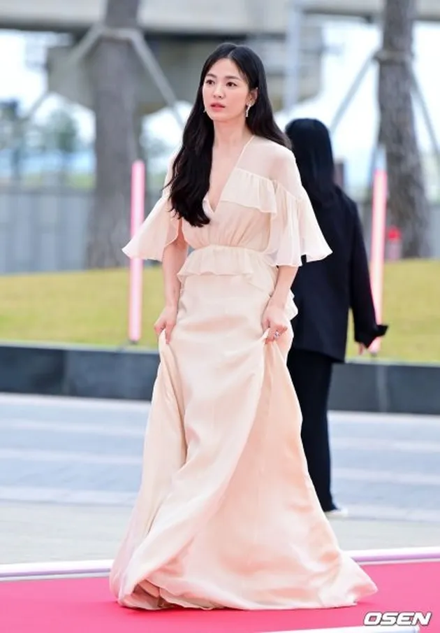 10 Aktris Paling Disorot di Red Carpet Baeksang Arts Awards 2023