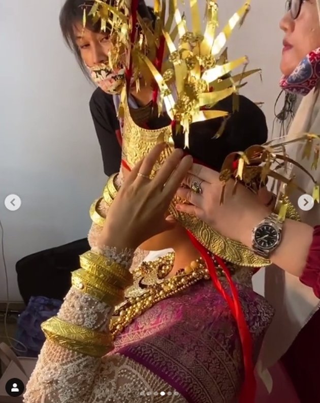 10 BTS Photoshoot Tara Basro and Daniel Adnan, Wearing Javanese - Lampung - Bugis Traditional Wedding Attire