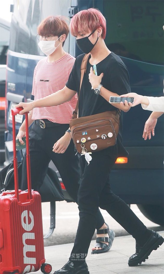 10 Fashion Airport Idols of K-Pop Men, Handsome with Sling Bags