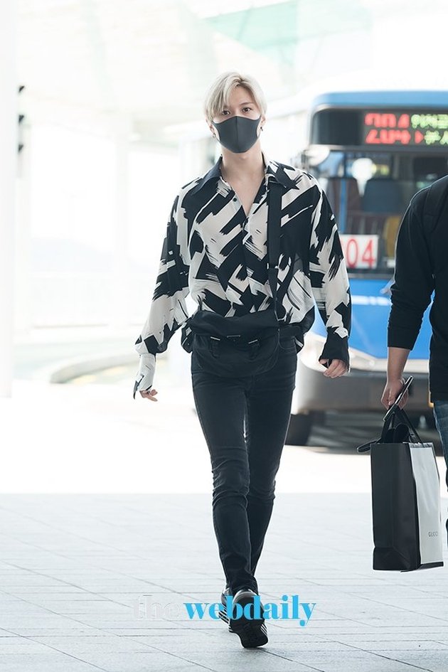 10 Fashion Airport Idols of K-Pop Men, Handsome with Sling Bags