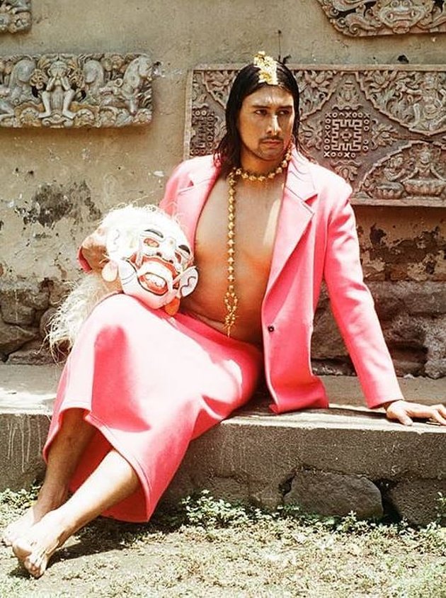 10 Fashion Styles of Daniel Adnan, Tara Basro's Husband, Some Wearing House Dress and Long Skirt