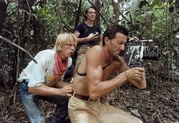 10 film dengan tema found footage