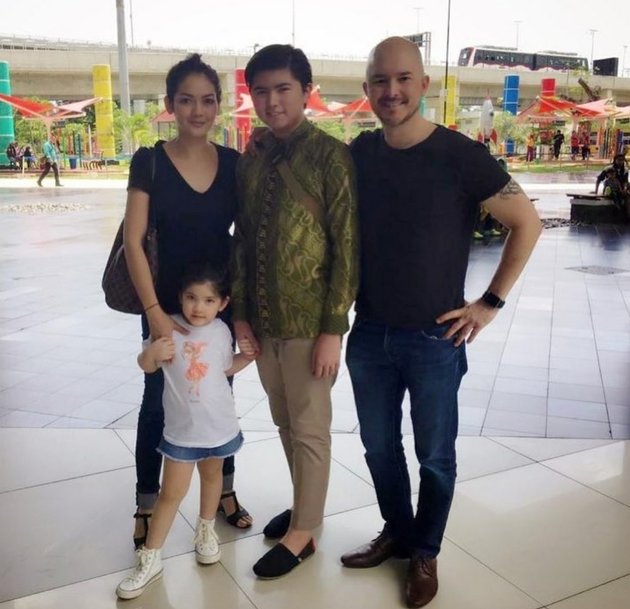 10 Photos of Alex Tian, Former Husband of Olla Ramlan, Happy with His Wife and 2 Beautiful Daughters