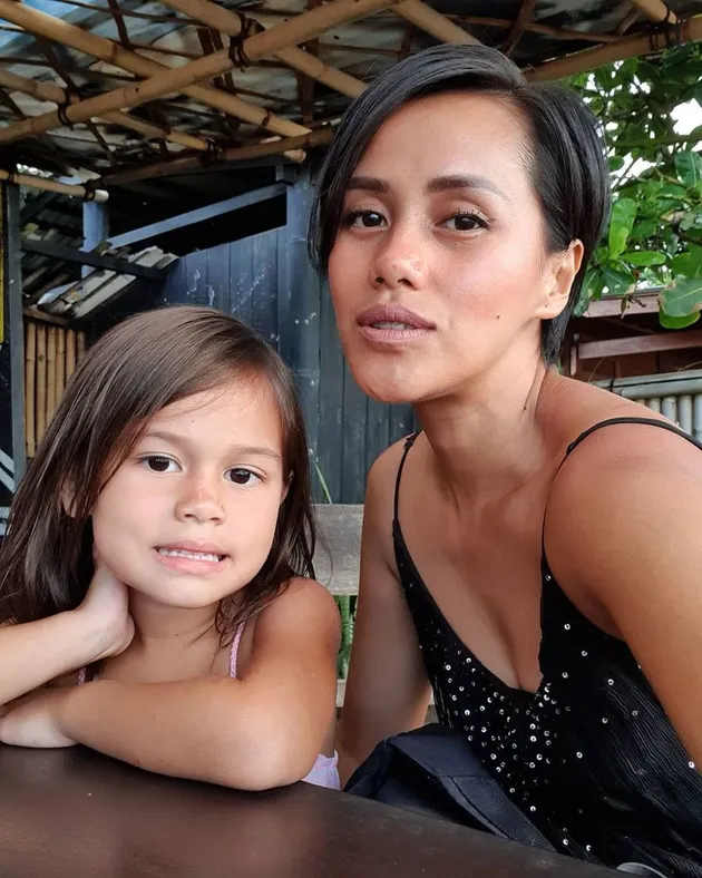 Benarkah Lia Waode Menganut Agama yang Mengejutkan Ini?