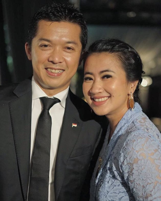 10 Photos of Ami Gumelar, the Beautiful Wife of Taufik Hidayat who is also the Daughter of a TNI General