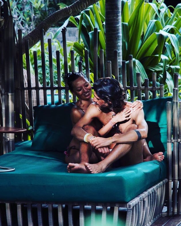 Kalau ini kebersamaan mereka saat di Bali. Giancarlo mengunggah foto ini untuk mengucapkan selamat ultah buat kekasihnya.