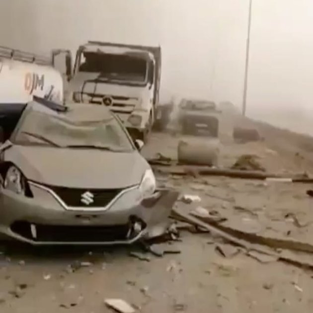 10 Photos of Beirut, Lebanon After the Massive Explosion, Crushed Cars-Panic People