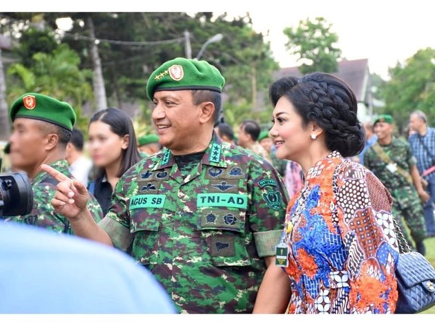 10 Photos of Bella Saphira Accompanying Her Husband's Graduation from the TNI