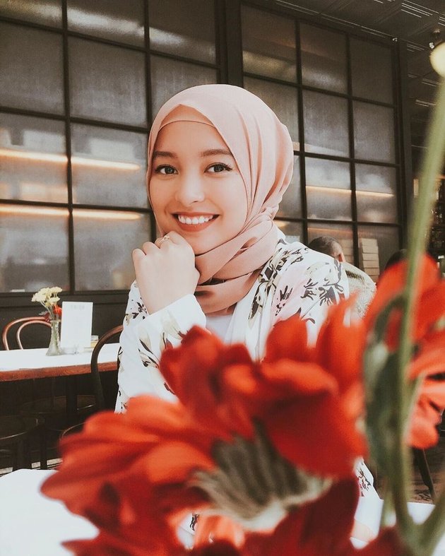 10 Photos of Cerelia Raissa, Looking Stunning in Hijab After Previously Not Believing in Religion