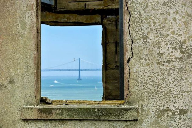 10 Photos and Facts about the Legendary Alcatraz Prison, Rumored to be Haunted and Surrounded by Man-Eating Sharks