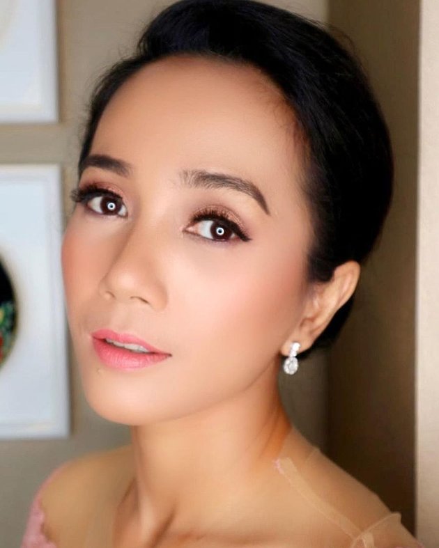 10 Latest Photos and News of Mira Asmara 'Jin and Jun', Hot Mom of 3 Beautiful and Ageless Children