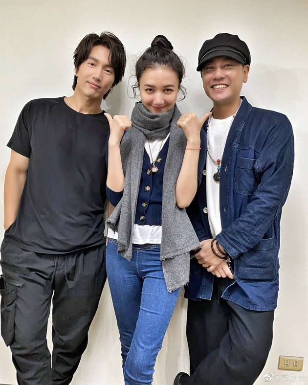 10 Photos from the F4 Reunion, Only Vanness on Stage - Ken Zhu's Wife Poses with Jerry Yan