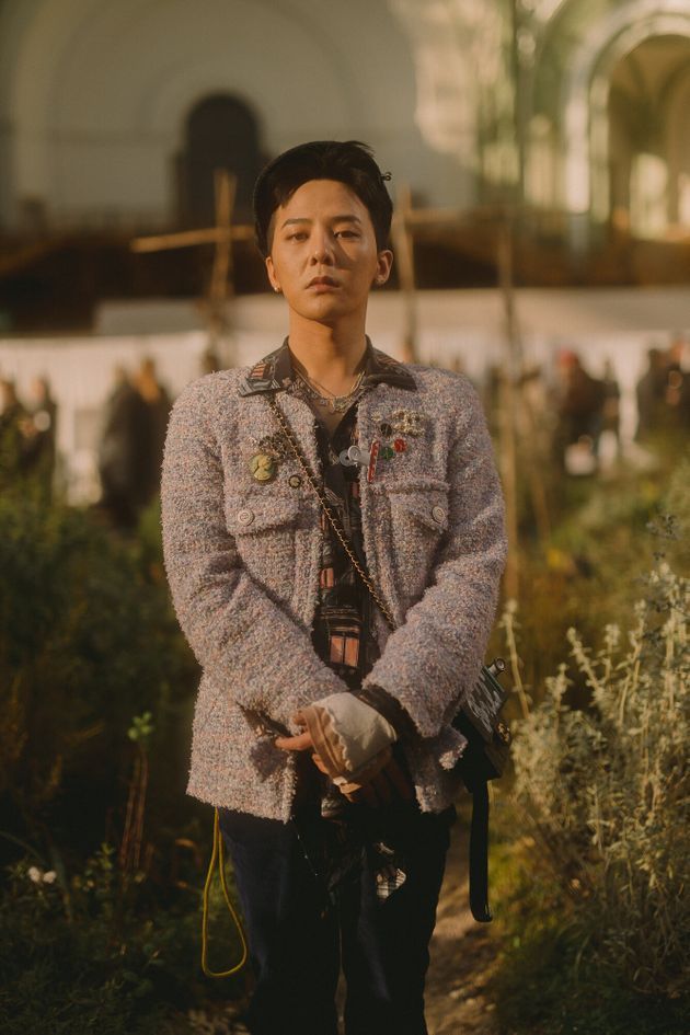 10 G-Dragon Photos at Chanel Paris Fashion Week Event, Still Handsome & Cool Despite Wearing Women's Clothes