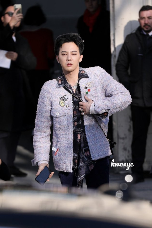 10 G-Dragon Photos at Chanel Paris Fashion Week Event, Still Handsome & Cool Despite Wearing Women's Clothes