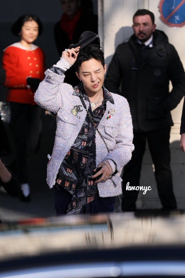 10 G-Dragon Photos at Chanel Paris Fashion Week Event, Still Handsome & Cool Despite Wearing Women's Clothes