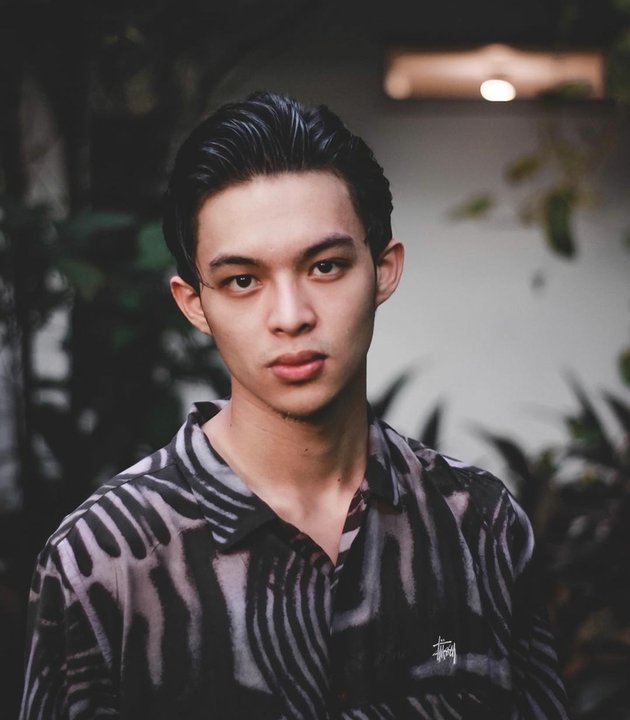 10 Handsome Photos of Rey Mbayang, Dinda Hauw's 21-Year-Old Husband, Pious Yet Stylish