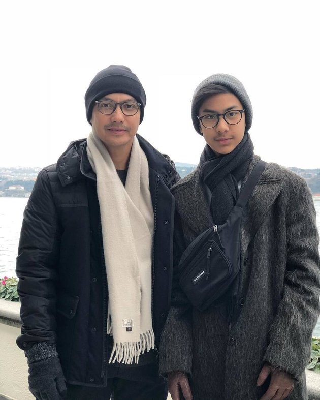 10 Photos of Gunawan and His Eldest Child, Equally Handsome Like Siblings