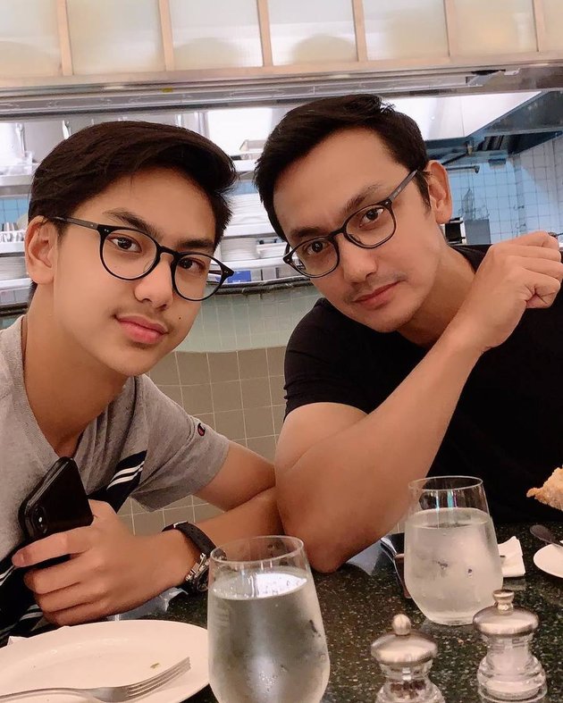 10 Photos of Gunawan and His Eldest Child, Equally Handsome Like Siblings