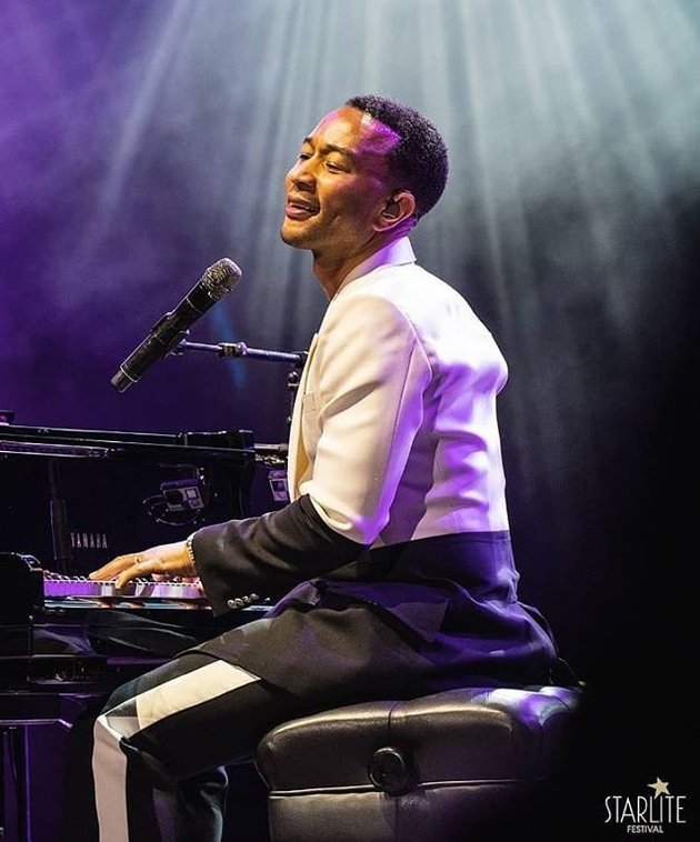 10 Photos That Prove John Legend is a Hot Daddy Worthy of Being the Sexiest Man in the World 2019