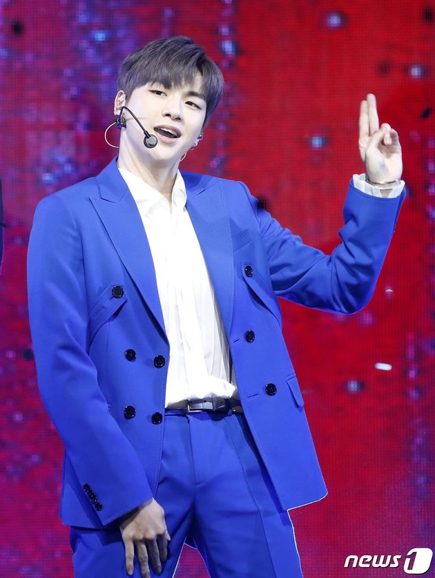 Penampilan ganteng Kang Daniel yang akhirnya debut solo pun langsung jadi pembicaraan dan tentu saja namanya langsung trending.