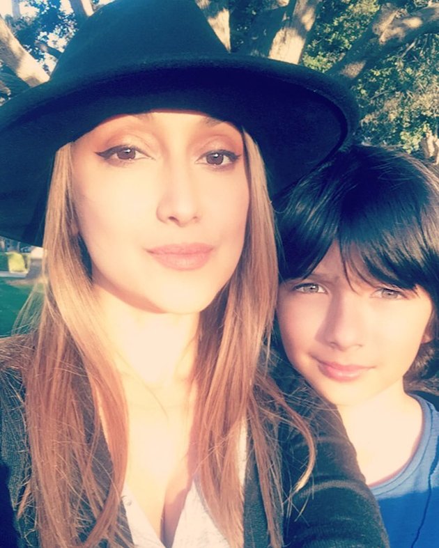 10 Photos of Tia Azhari and Latih, Her Handsome American Son