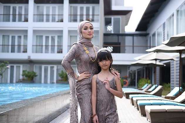 10 Photos of Imel Putri Cahyati's Intimacy with Her Beautiful Daughter from Her Marriage with Sirajuddin Mahmud