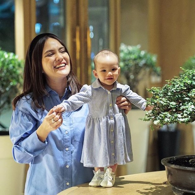 10 Photos of Shandy Aulia and Baby Claire in Matching Outfits, Very Beautiful & Stylish!