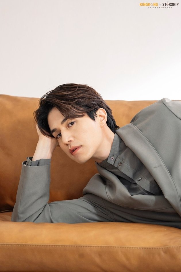 10 Photos of Lee Dong Wook Showing Off His 'Ahjussi Rasa Oppa' Visual in BENS Furniture Ad, Glowing and Dazzling!