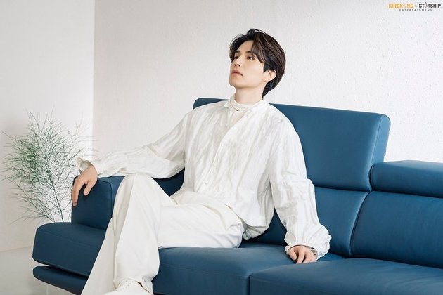 10 Photos of Lee Dong Wook Showing Off His 'Ahjussi Rasa Oppa' Visual in BENS Furniture Ad, Glowing and Dazzling!