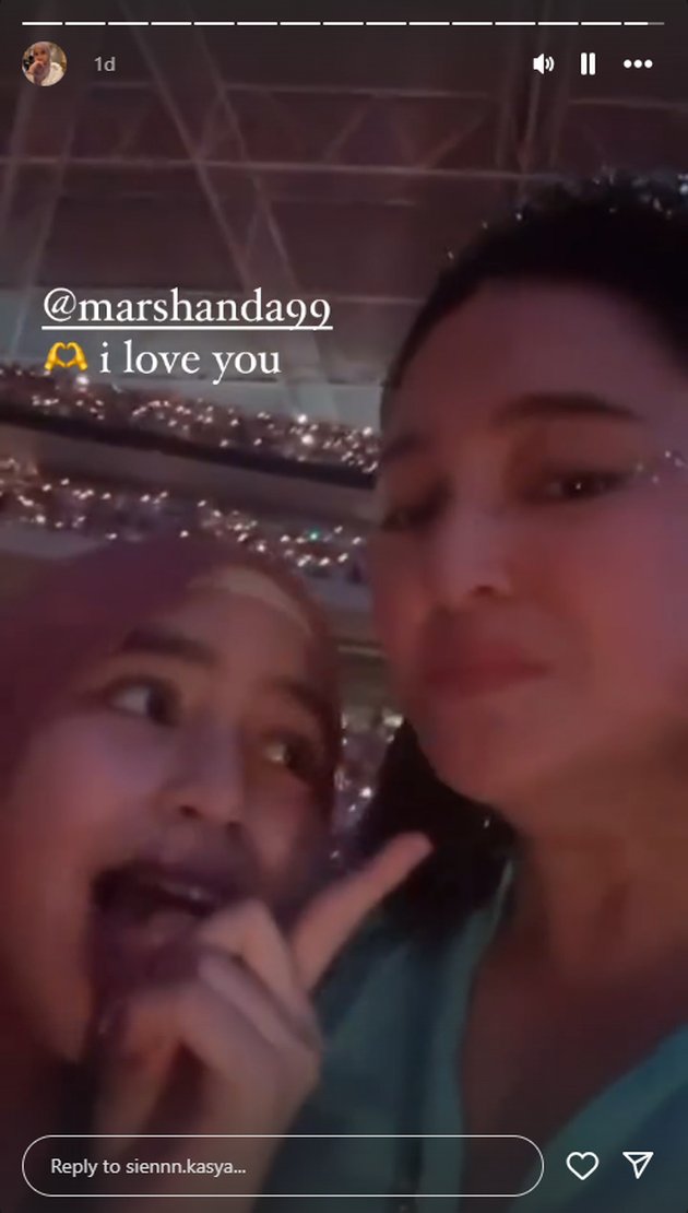 10 Photos of Marshanda - Sienna Finally Watch Taylor Swift's Concert in Singapore, Mother & Daughter in One Frequency
