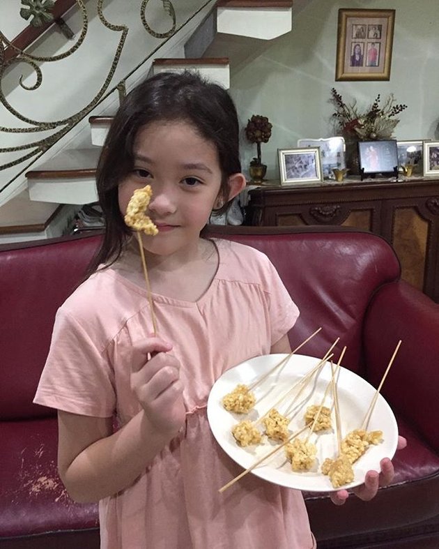 10 PHOTOS of Mikhaela Lee Jowono, Nafa Urbach's Beautiful and Talented Daughter Becoming an Influencer