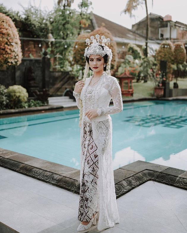 10 Photos of Tiwi's Wedding, Former T2 Member, and Arsyad Rahman Full of Happiness, All White from the Akad to the Reception