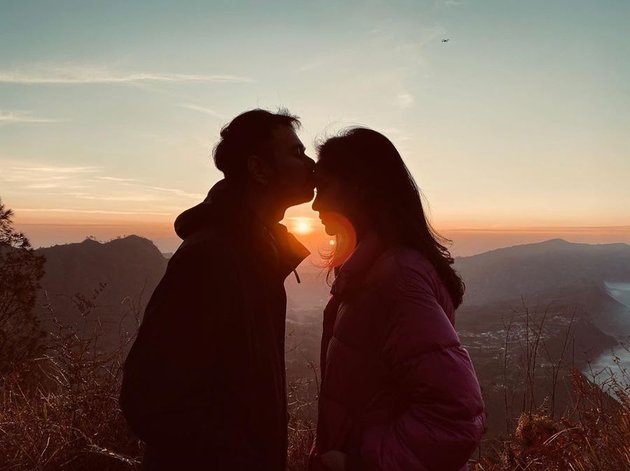 10 Photos of Raffi Ahmad and Nagita Slavina in Bromo, Enjoying a Romantic Sunrise!