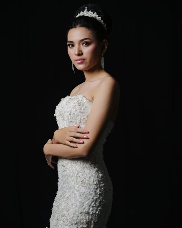 10 Foto Sarlin Jones Si Cantik Miss Grand Indonesia 2019 
