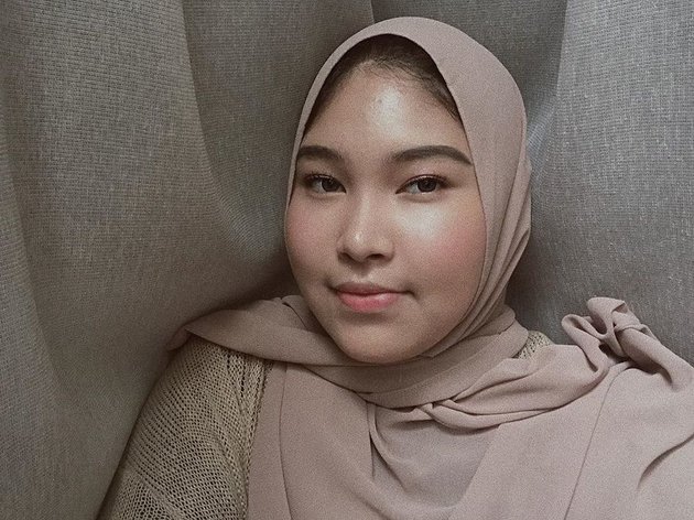 10 Photos of Sharla, Adrian Maulana's Eldest Daughter who is now Beautiful in Hijab