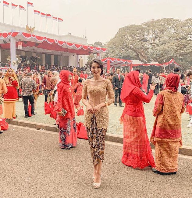 10 Photos of Sisi Asih, Beautiful and Achieving Flight Attendant of Garuda Indonesia
