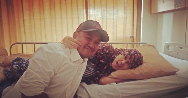 10 Last Photos of Ria Irawan Before Passing Away: Celebrating Wedding Anniversary in Bali, Watching Movies, and Smiling Despite Being in the Hospital