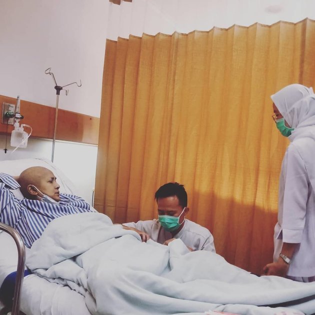 10 Last Photos of Ria Irawan Before Passing Away: Celebrating Wedding Anniversary in Bali, Watching Movies, and Smiling Despite Being in the Hospital