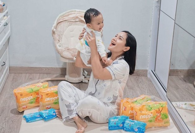 10 Latest Photos of Fitri Ayu, the Actress 'Desi' in the Soap Opera Inayah, Now a Beautiful and Happy Hot Mom