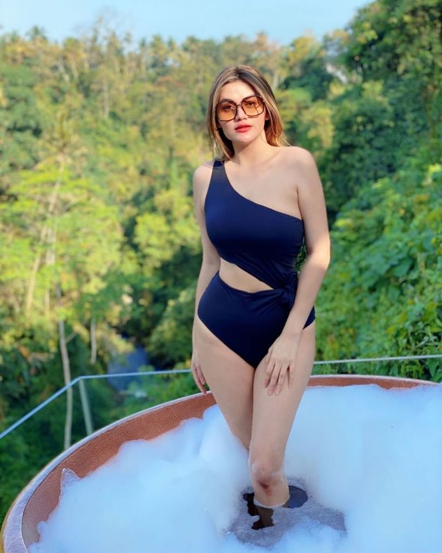 10 Latest Photos of Hilda Vitria, Former Billy Syahputra, Now Getting Hot and Happy in Solitude
