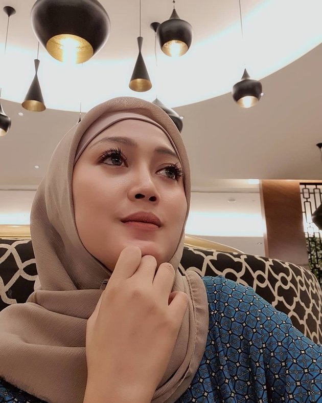 10 Latest Photos of Adjie Pangestu's Wife, Stunning in Hijab