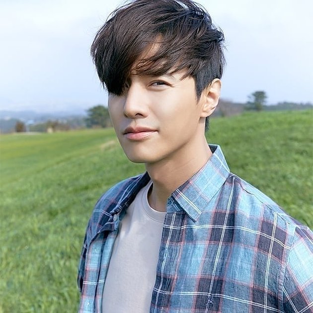10 Latest Photos of Won Bin that Make Him More Handsome, Ageless, and Make You Miss Him More