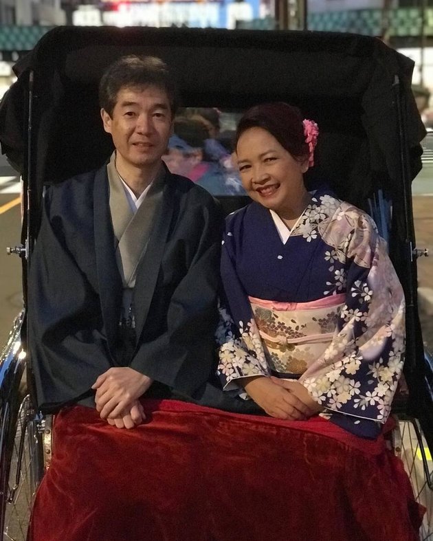 10 Photos of Twinawati, Yuki Kato's Mother Who Looks Forever Young Married to a Japanese Man