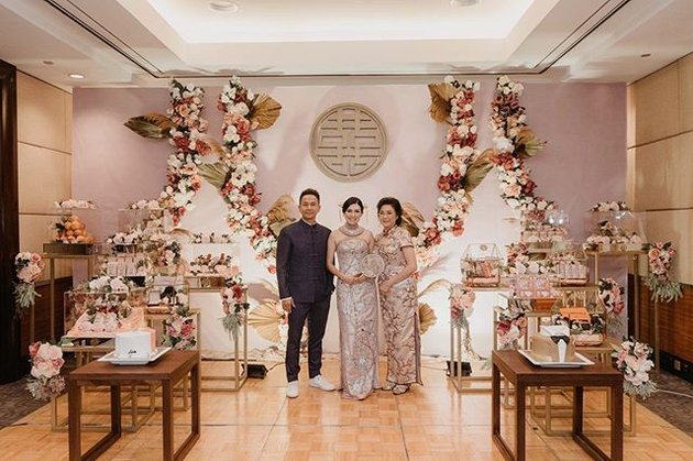 10 Photos of Delon and Aida Noplie's Sangjit Ceremony, Right on Mother's Birthday