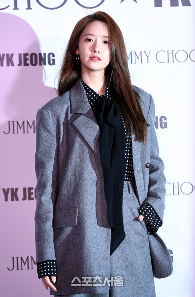 10 Photos of Yoona SNSD Looking Masculine in Suits, Equally Cool as the Oppas