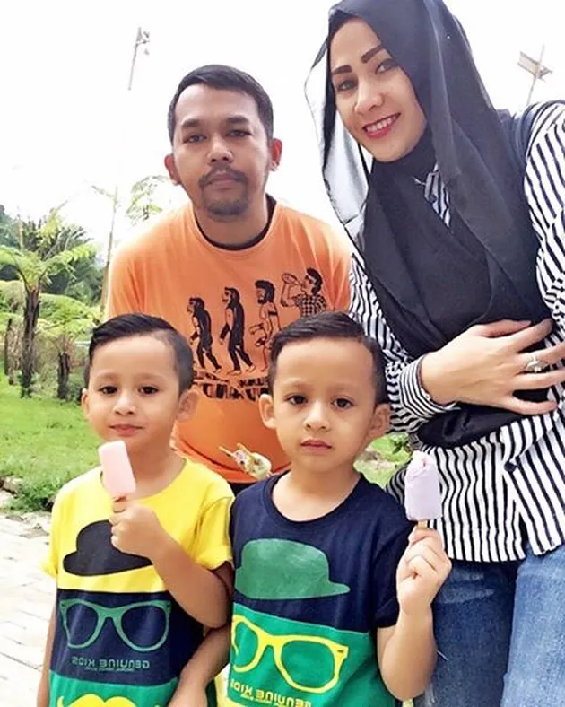 10 Komedian Indonesia Dengan Pasangan Cantik